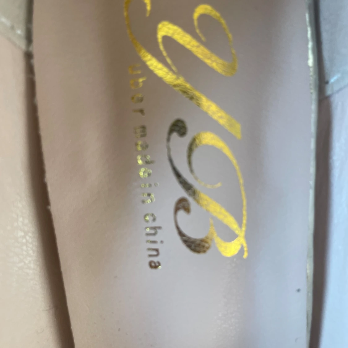 Köptes i fel storlek, har enbart använt en gång så dem ör i toppskick😁 - 92