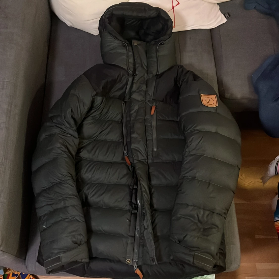 Svart dunjacka från Fjällräven