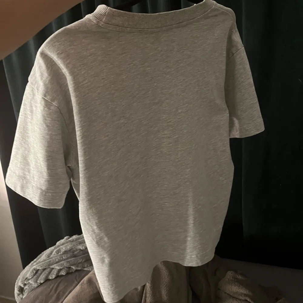 Enkel t-shirt från Gina som passar till allt, helt ny och så skönt material!!🥰🥰😁. T-shirts.