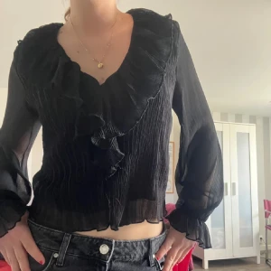 Zara blus  - SUPERsnygg!!! Men säljer för att den är för liten för mig