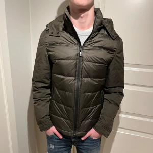 Massimo Dutti jacka  - Skön Massimo Dutti jacka! | Jackan är i fint skick men finns små tecken på användning! | Storlek M men kan passa lite mindre också! | Ställ gärna frågor innan du köper!