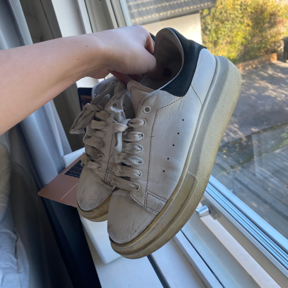 Vita sneakers från Alexander McQueen - 90