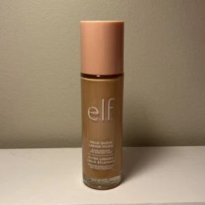 e.l.f. Halo Glow Liquid Filter - säljen en e.l.f. Halo Glow Liquid Filter i nyansen Fair/Light. har endast testat den- färgen passade inte mig<3