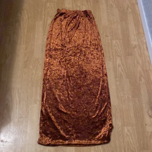 Kjol - Har använts ett par gånger men ser hel ny ut