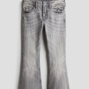 Jeans  - Skitsnygga jeans från H&M!!! Slutsålda på hemsidan. Använda 1 gång, storlek 164