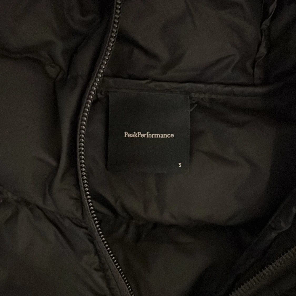 Svart peakperformance dun jacka  - 91