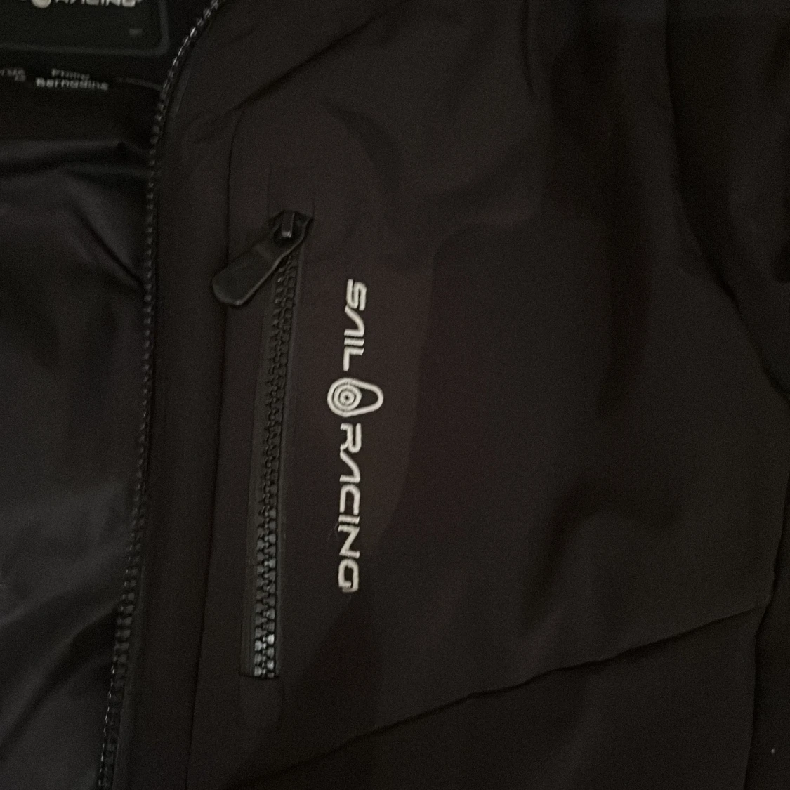 Svart dunjacka från Sail Racing - 91
