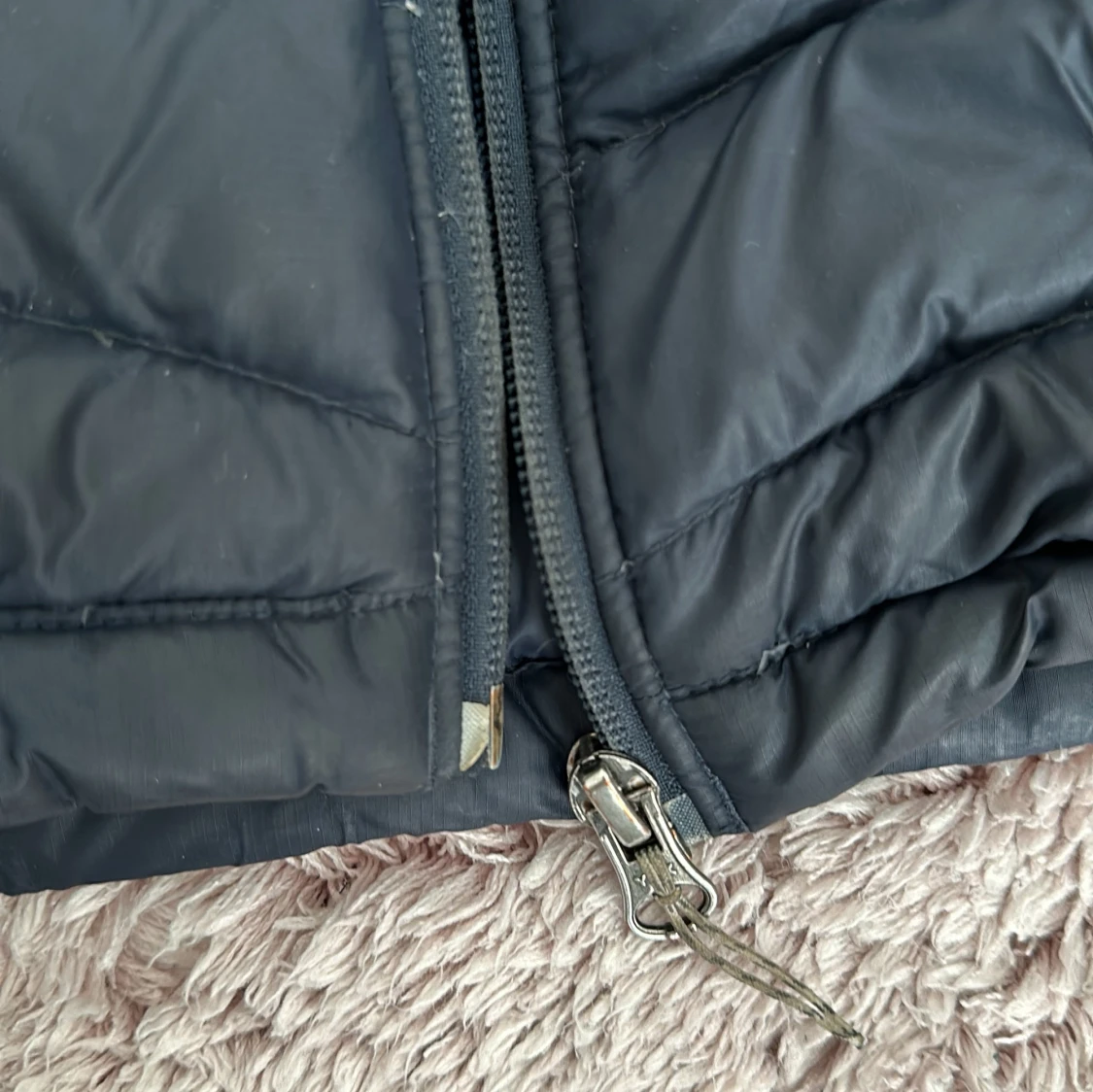 Marinblå dunjacka från Peak Performance - 90