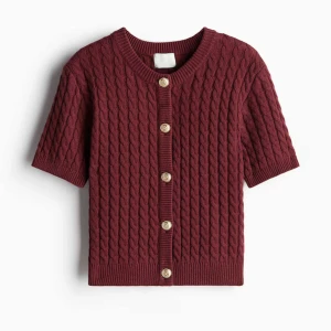 Kofta med korta ärmar - Säljer denna supersnygga kortärmade kofta från hm. Slutsåld överralt! Aldrig andvänd!! Skriv om ni vill ha egna bilder.💕