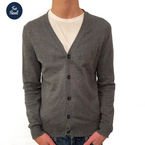 Cardigan Tröja Grå - Fet Cardigan tröja ny perfekt till hösten! Skick 9.5 / 10 inga defekter