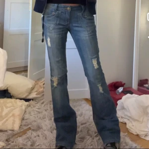 Lågmidjade jeans - Snuggaste lågmidjade jeansen!! Midjemått 39 cm och längd på jeansen 101 cm