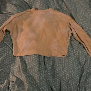 Gul långärmad tröja  - Bra skick tie die gul och vit