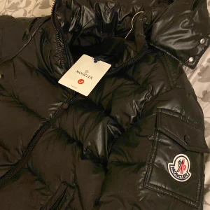 Den är helt ny  - Moncler maya Jack 