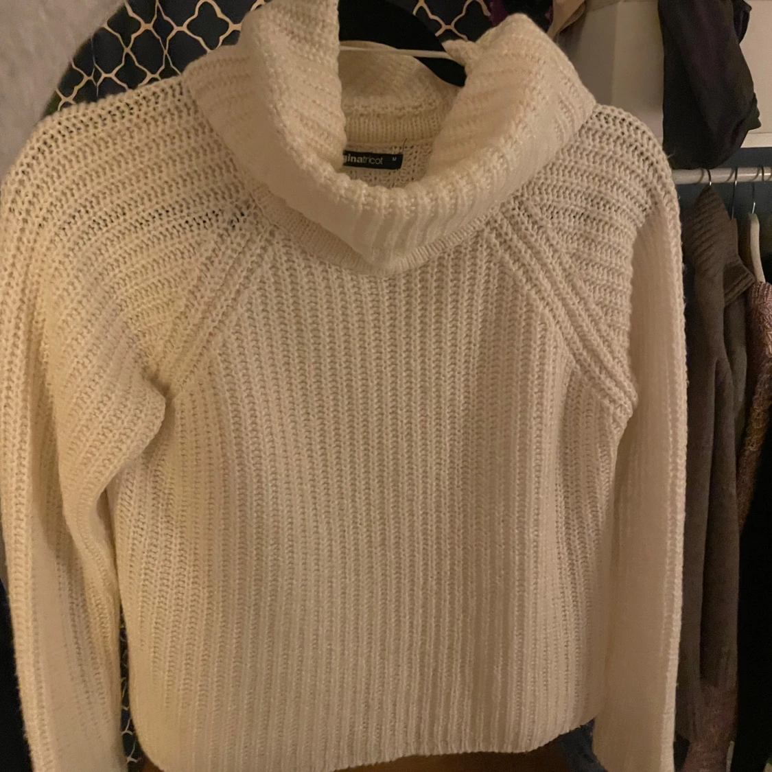 Stickad tröja med krage - 90