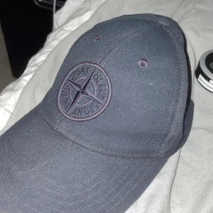 Stone island keps - Bra skick, använd runt ett år.