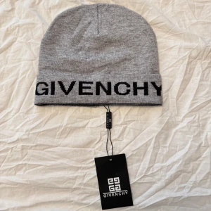 Givenchy mössa - Supersnygg oanvänd givenchy mössa 🩶unisex