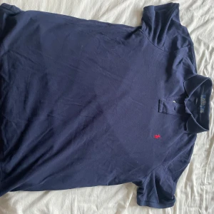 Polo Ralph Lauren piké  - Snygg Piké, använd fåtal gånger, bra skick. 