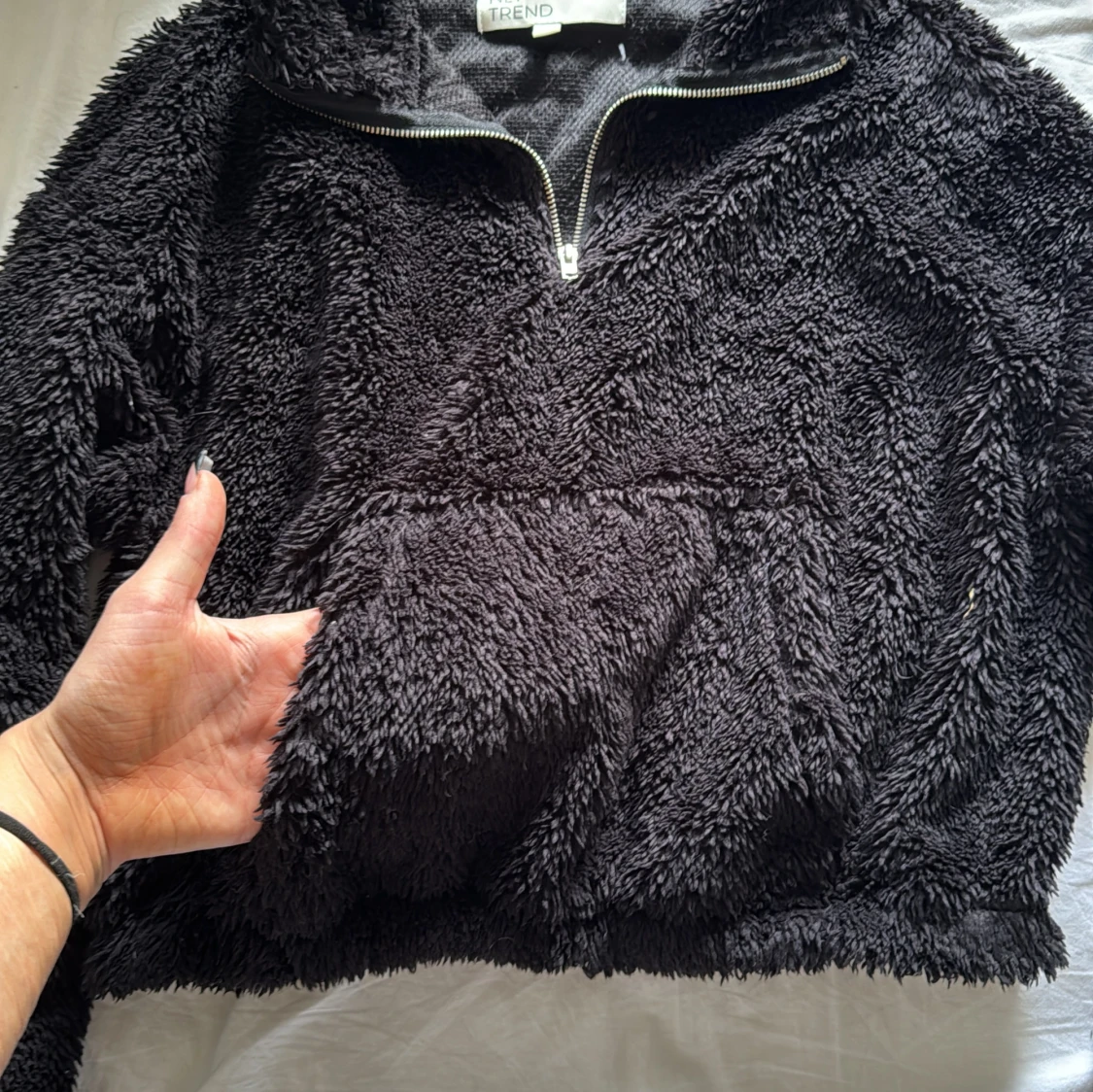 Svart fleece hoodie från NLY Trend - 91