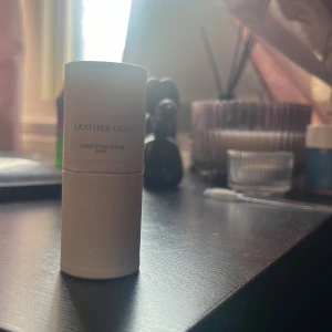 Christian Dior, Leather oud mini - Har endast testat doften, helt ny.  7,5ml och självklart äkta!