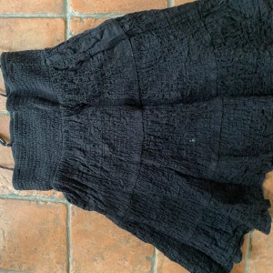 Svart klänning från Zara - Supersöt klänning ifrån Zara, perfect för en dag på stranden! Andvänd förra sommaren