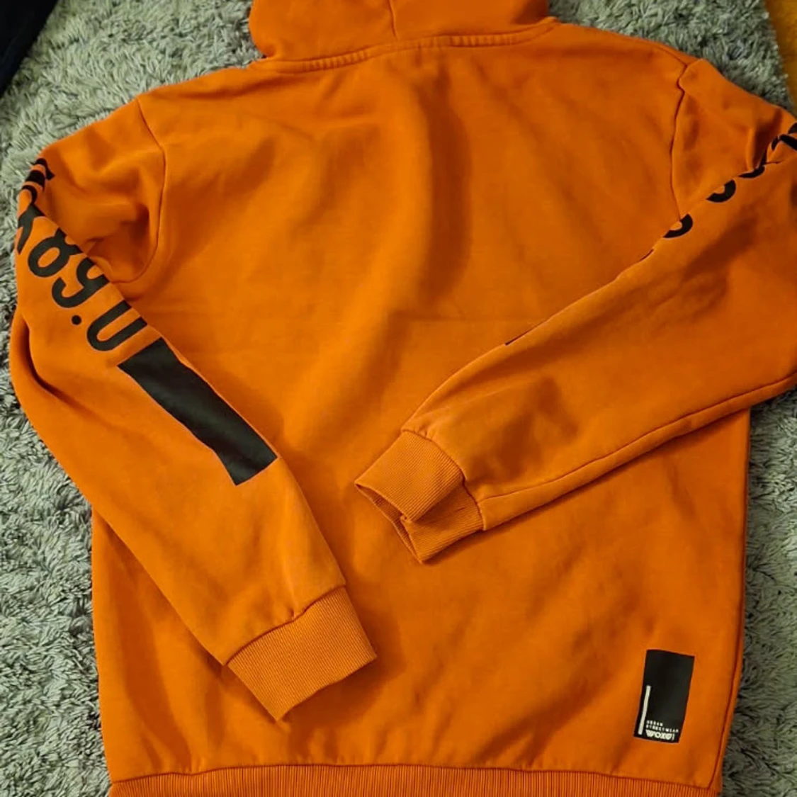 Orange hoodie från Woxu - 1