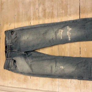 Replay jeans - Replay anbass jeans - Slim fitt passform - storlek 28/34 - nypris 1500kr - skriv vid funderingar och frågor!🤩
