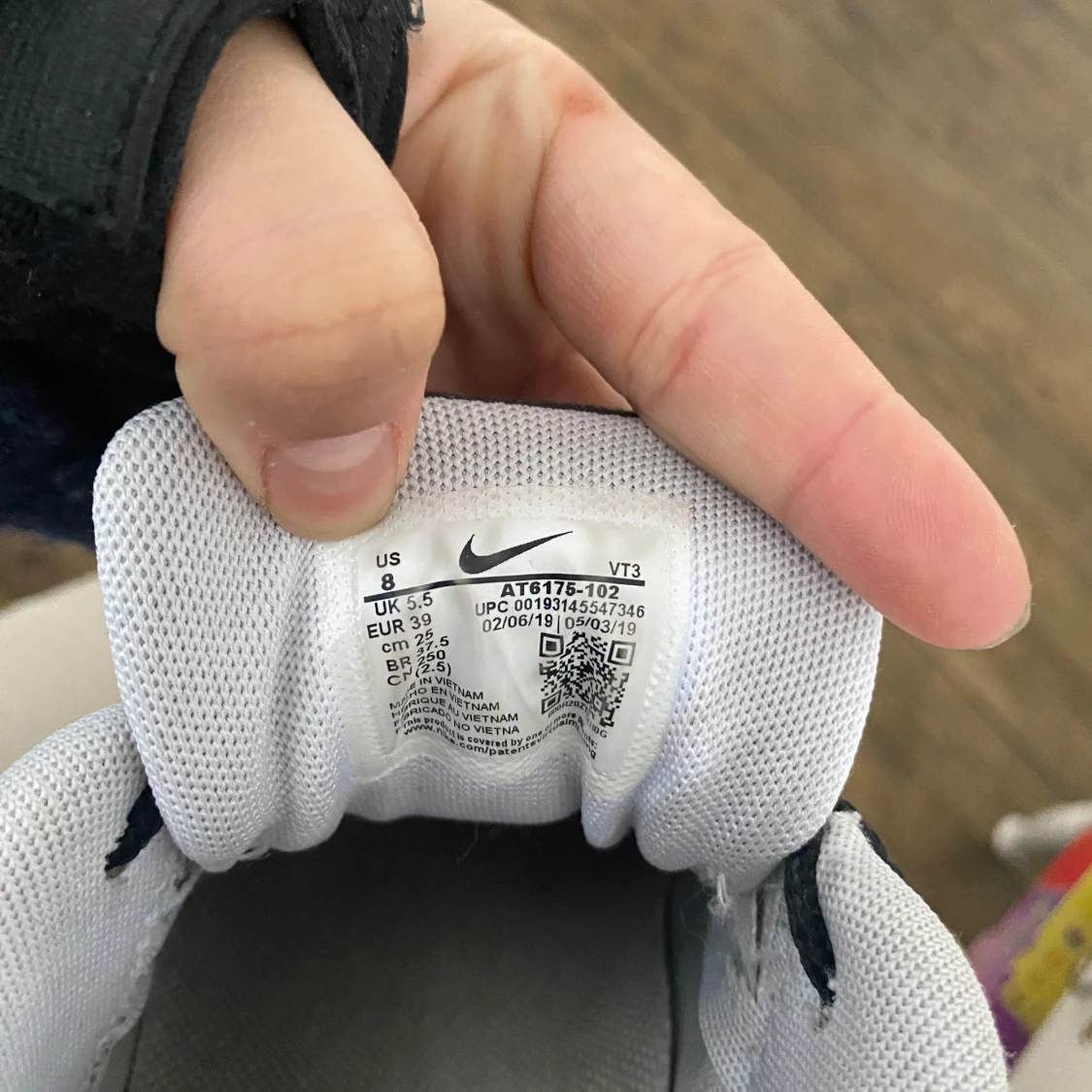 Nike sneakers i beige och guld - 3