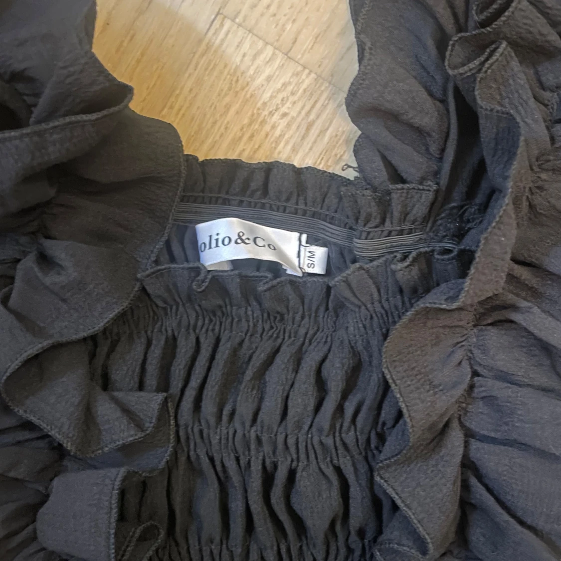 Svart volangtopp från Polio & Co - 1