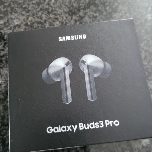 Galaxy buds3 pro - Nya och i obruten förpackning. Nypris 2999:- 