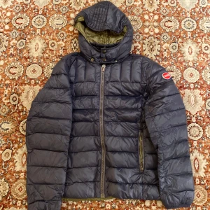 Colmar jacka  - Hej! Säljer nu min jacka från märket Colmar, storlek 50/L, använt skick modellen är 184cm och väger 70kg . Tveka inte på att höra av dig om du har frågor eller funderingar kring jackan!