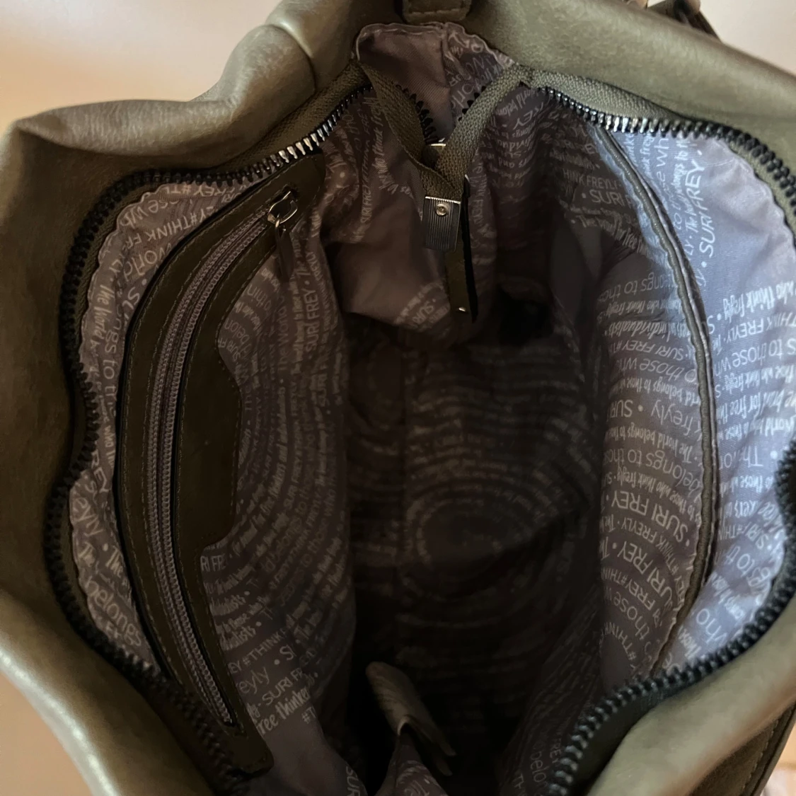 Olivgrön axelväska från Suri Frey - 1