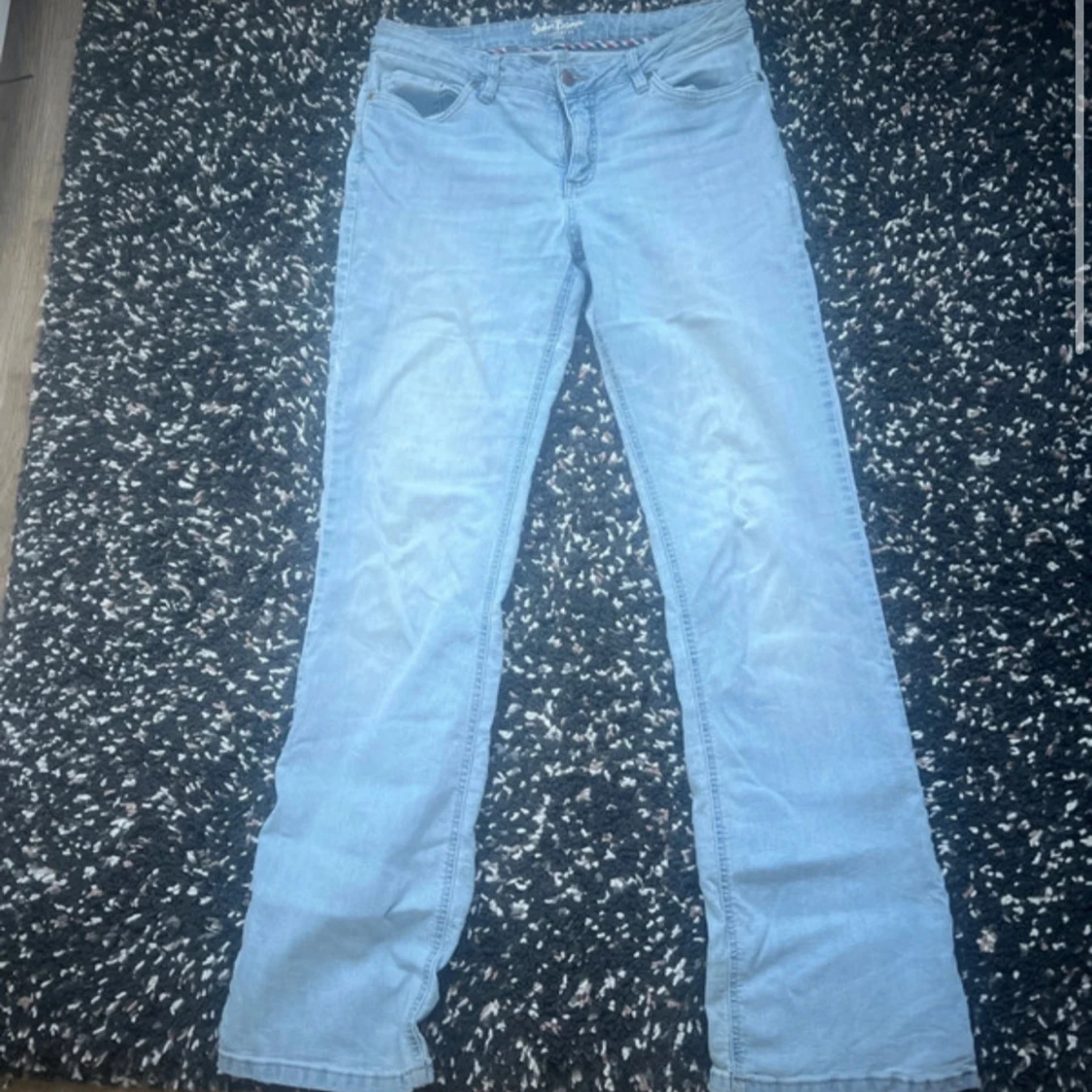 Ljusblå jeansbyxor