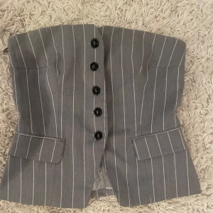 Grå randig kostym topp - Jättesnygg topp, använd ett fåtal gånger💓