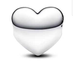 Pandora berlock - Silver berlock från Pandora. Fint skick, säljer då jag inte använder silver längre. Nypris: 649
