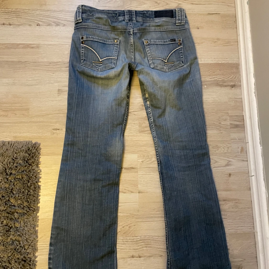 Lågmidjade bootcut jeans  - 2