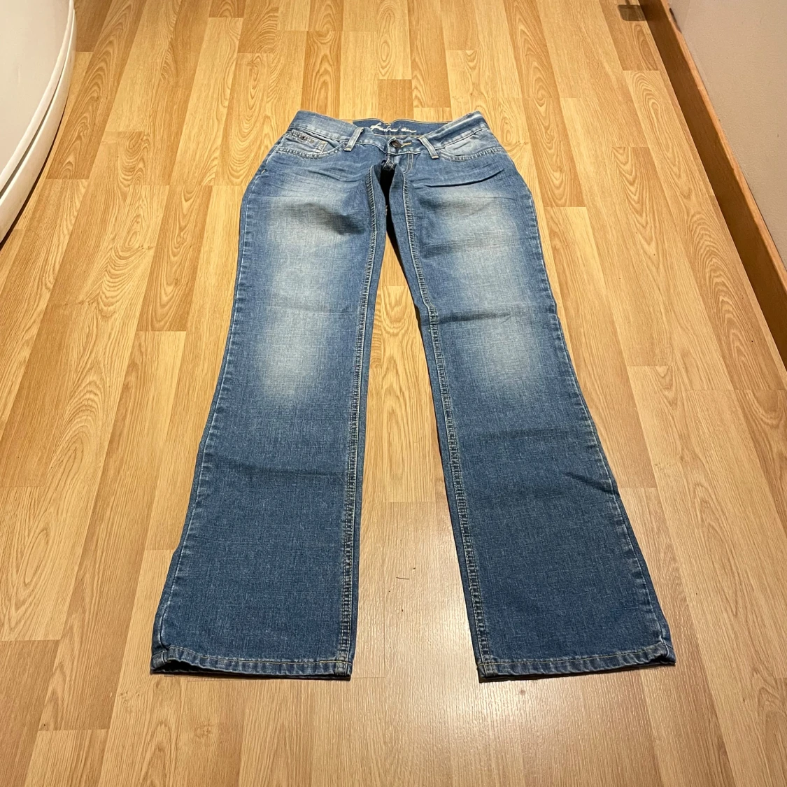 Lågmidjade bootcut jeans
