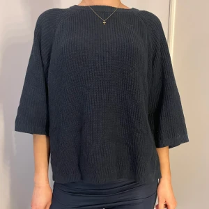 Stickad trekvartsärmad tröja - Endast använd två gånger