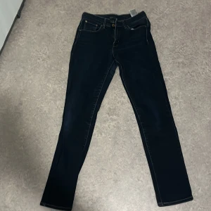 Levis Jean  - Skulle säga att de är lite skinny 