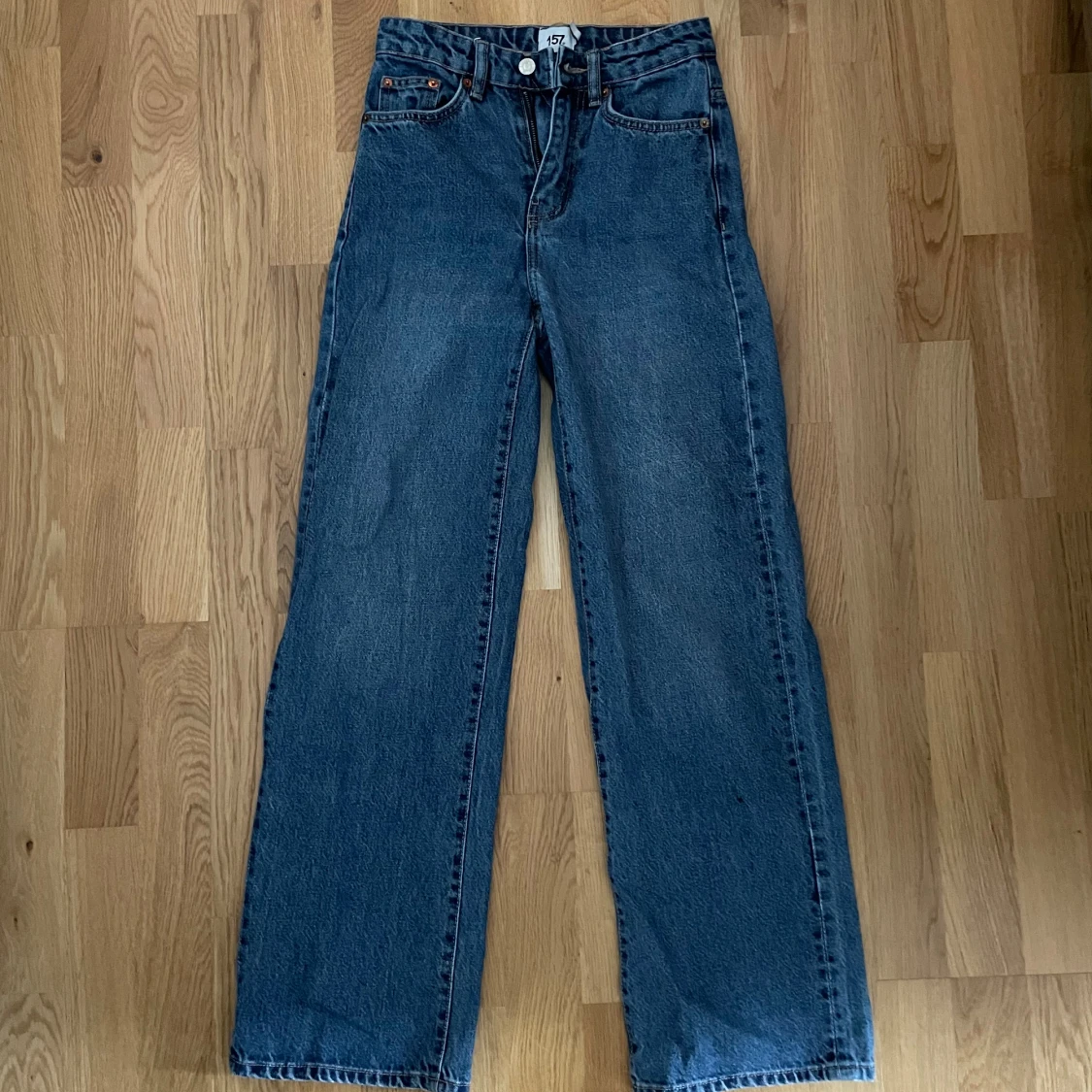 Mörkblå jeans