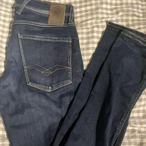 Replay jeans - Tja! Säljer 3 par feta replay jeans, alla för 799kr. Passar storlek 31-32. Tar emot byten. 