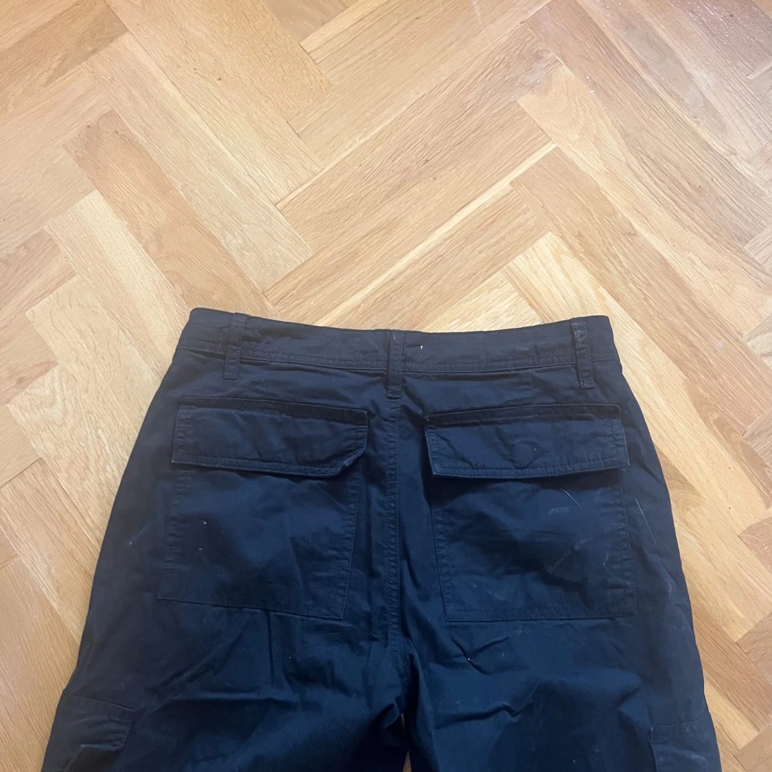 Svarta cargobyxor - 90