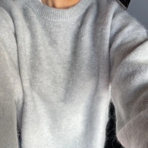 Stickad tröja - Stickad mohair tröja som ör helt oanvänd endast testad💖