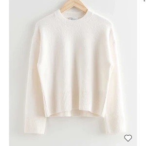 Stickad tröja - En fin stickad tröja från & other stories⭐️ Nypris : 550