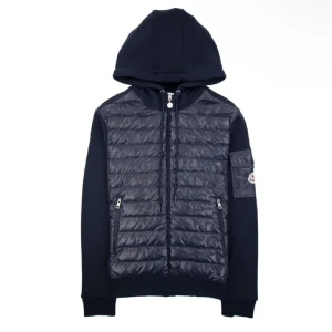 Köper Moncler Cardigan storlek M - Tjena gott folk, Jag söker dessa jackor i bra skick med kvitto :)