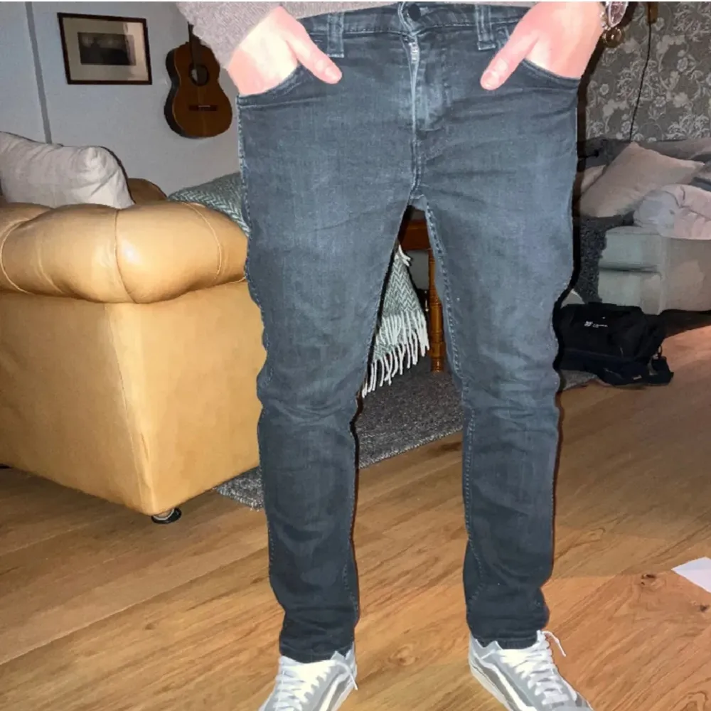 Säljer dessa live's jeans. Storleken är 30-30. Modellen på jeansen är 511. 8/10 skick och har inge fel på dom. Vid mista lilla fråga skriv till mig👍. Jeans & Byxor.