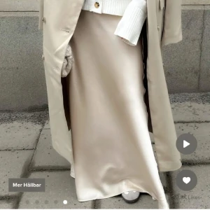 Maxikjol i Satin NA-KD - Aldrig använd || Färg: Champange || Nypris 599kr