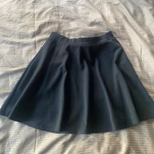 Svart kjol  - En svart skön kjol 