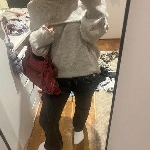 Stickad off shoulder tröja - Aldrig andvänd, så snygg nu till hösten!!