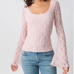 rosa spets topp - supersnygg topp som aldrig kommer till användning tyvärr!