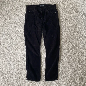 J.Lindeberg Manchesterbyxor 30/32 - J.Lindeberg Manchesterbyxor 30/32.  Byxorna går ner till anklarna.  Använt 5 gånger. 